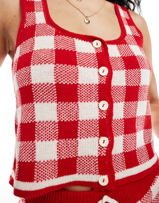 ASOS DESIGN stickad rundhalsad väst med knäppning i rutor - Image 3