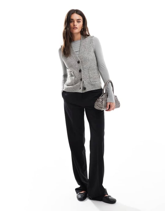 Vero Moda ärmlös stickad väst i medelgrå melange - Image 2
