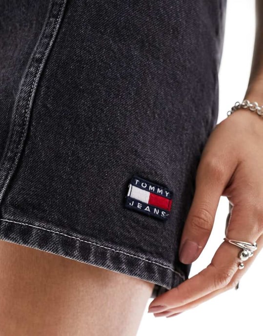 Tommy Jeans denim bandeau mini klänning i svart - Image 2