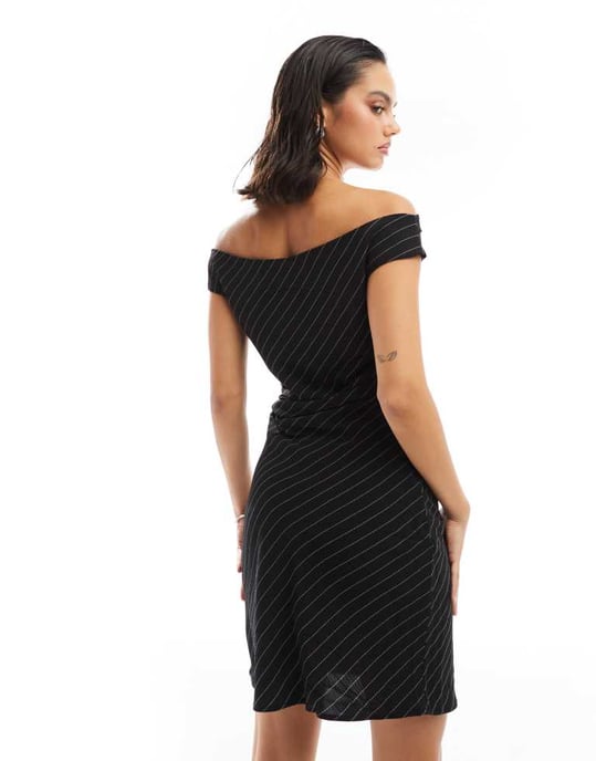 ENDAST off shoulder miniklänning i svart randig mönster - Image 4