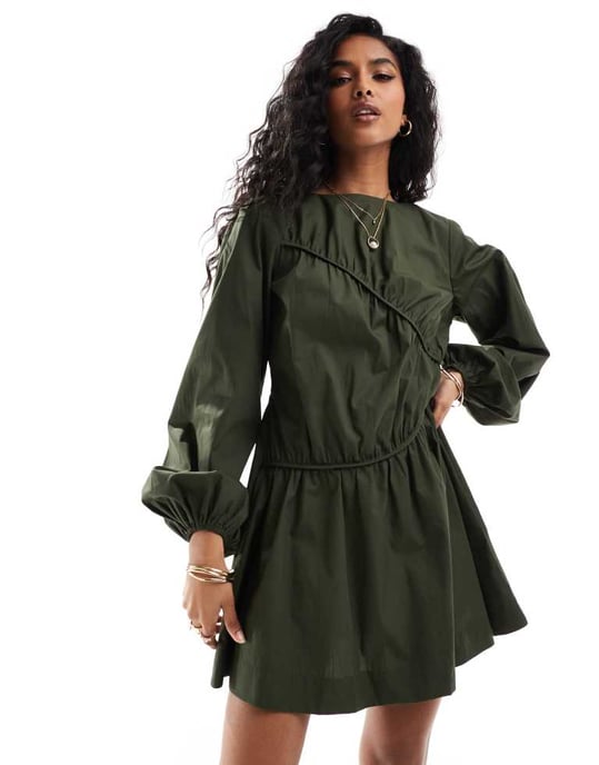 ASOS DESIGN asymmetrisk sömad rynkad miniklänning i skogsgrön - Image 3