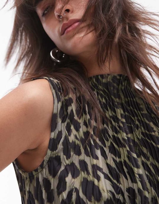 Topshop plisserad leopardmönstrad miniklänning i khaki - Image 3