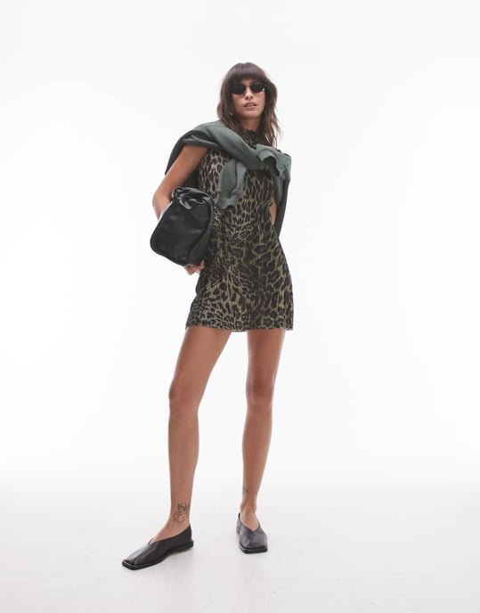 Topshop plisserad leopardmönstrad miniklänning i khaki - Image 4