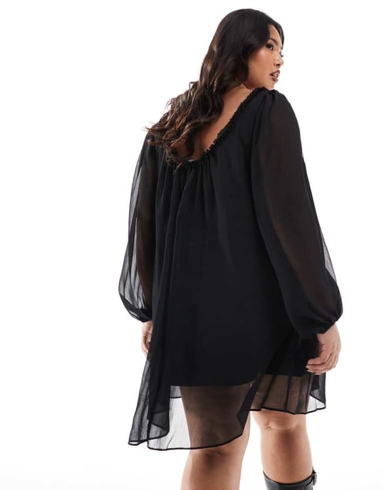 ASOS DESIGN Curve volangkrage mini smockklänning i svart - Image 4