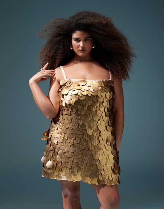 ASOS DESIGN Curve diskpaillett camikjol i guld - Image 4