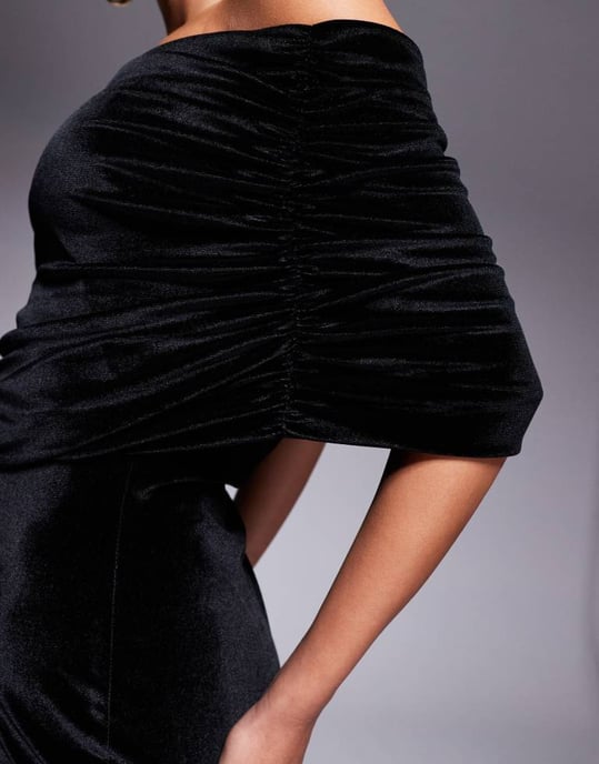 ASOS DESIGN sammet djup bandeau mini klänning i svart - Image 2