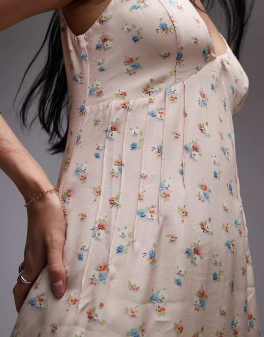 Topshop V-ringad miniklänning i rosa ditsy blommönster - Image 4