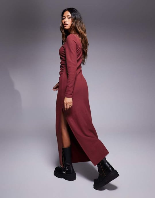 ASOS DESIGN supersoft långärmad maxi klänning med rynkat sidofack i vinröd - Image 3