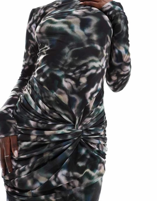 ASOS DESIGN långärmad mesh maxiklänning med drapering i mörk abstrakt tryck - Image 4