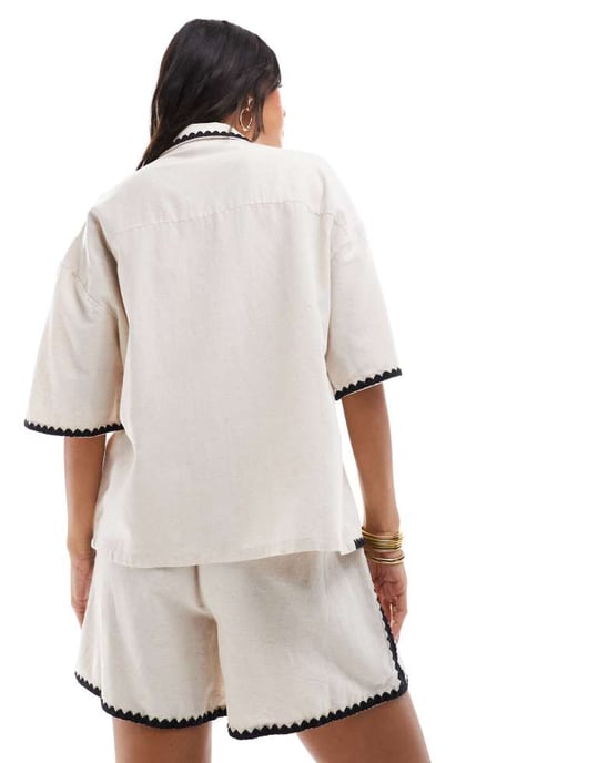 Vero Moda avslappnat passande shorts set med kontraststygn i krämfärgad - Image 4