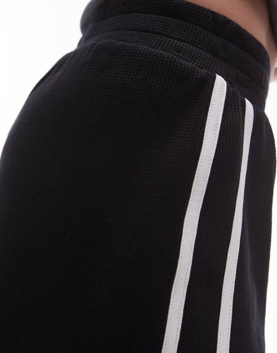 Topshop våfflade shorts i svart - Image 4