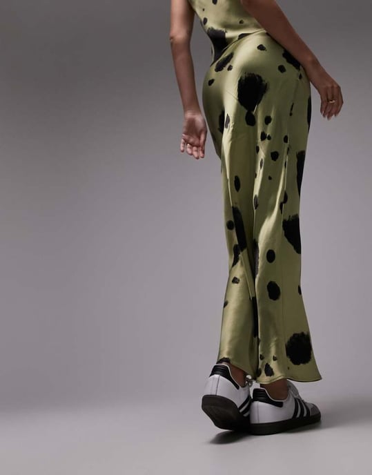 Topshop samordnad satin sned maxi kjol med stora prickar i salvia - Image 3