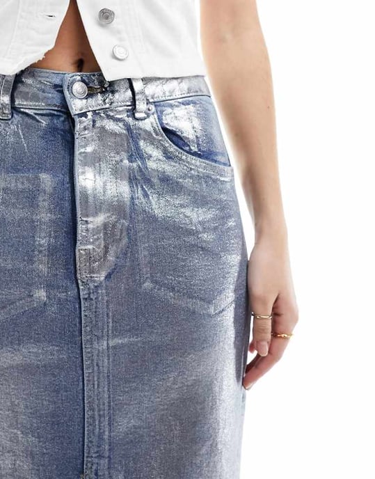 ASOS DESIGN denim maxikjol med spalt fram i metallisk silver - Image 2