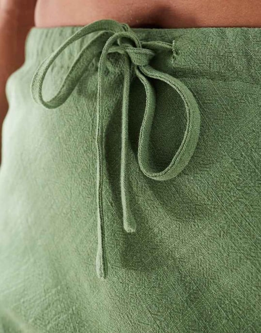 ASOS DESIGN Curve linne-look knytmidja sned maxi kjol i khaki - Image 2