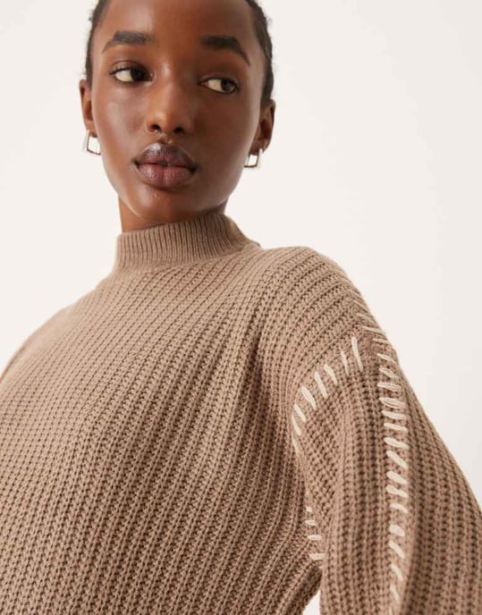 Vila stickad höghalsad jumper med kontrastsömsdetalj i kamel - Image 2