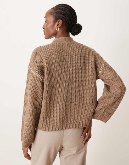 Vila stickad höghalsad jumper med kontrastsömsdetalj i kamel - Image 3