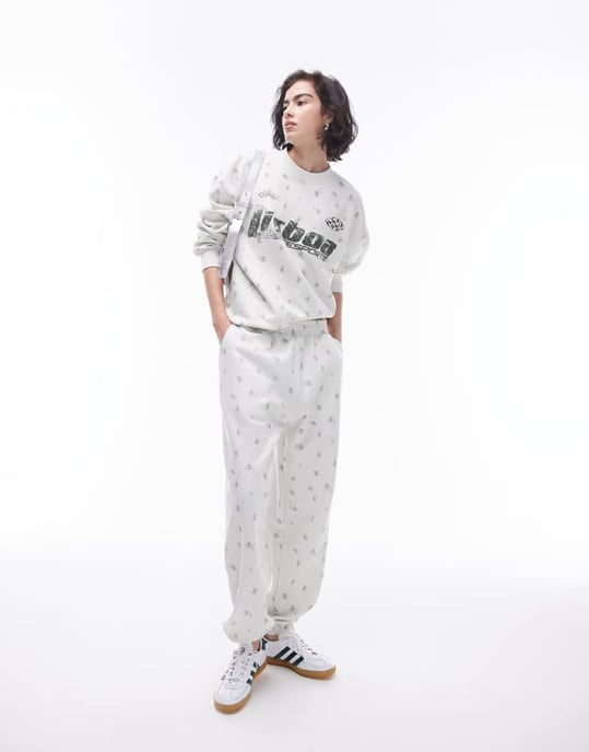 Topshop co ord grafisk ditsy Lisboa oversized sweatshirt i ecru - Image 3
