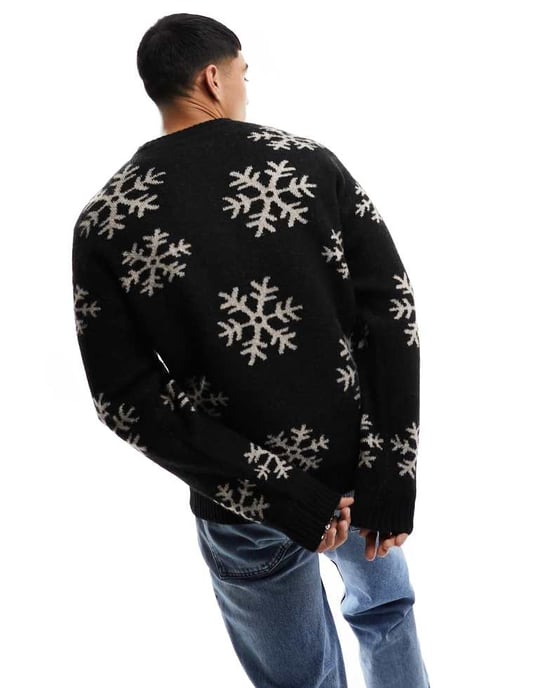 Jack & Jones borstad tröja med snöflingor i svart - Image 4