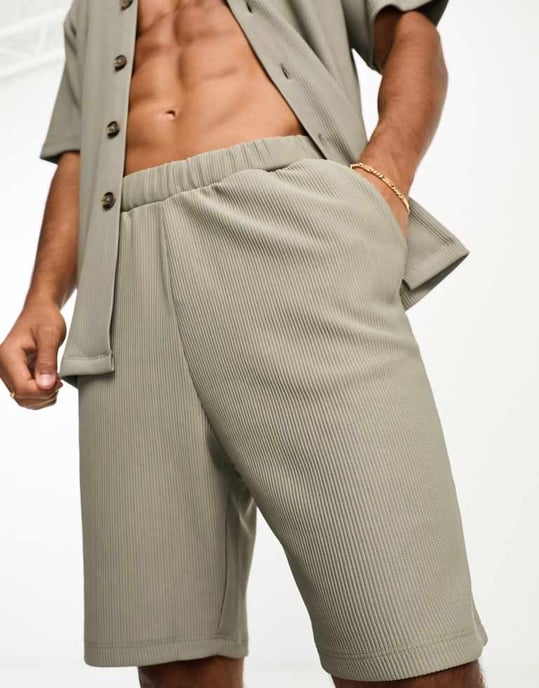 Selected Homme co-ord plisserade shorts i khaki - Image 2