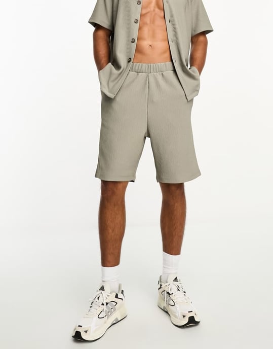 Selected Homme co-ord plisserade shorts i khaki - Image 4