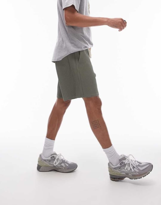 Topman plisserade shorts i khaki - Image 4