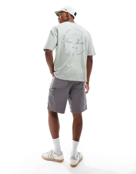 ASOS DESIGN oversized t-shirt med framficka och stadstryck på ryggen i grått - Image 4