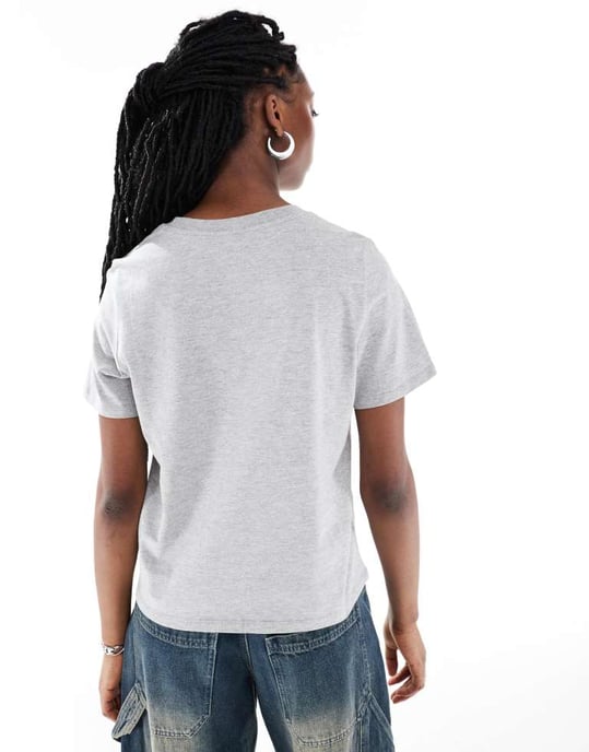 Monki kortärmad t-shirt i gråmelerad - Image 3