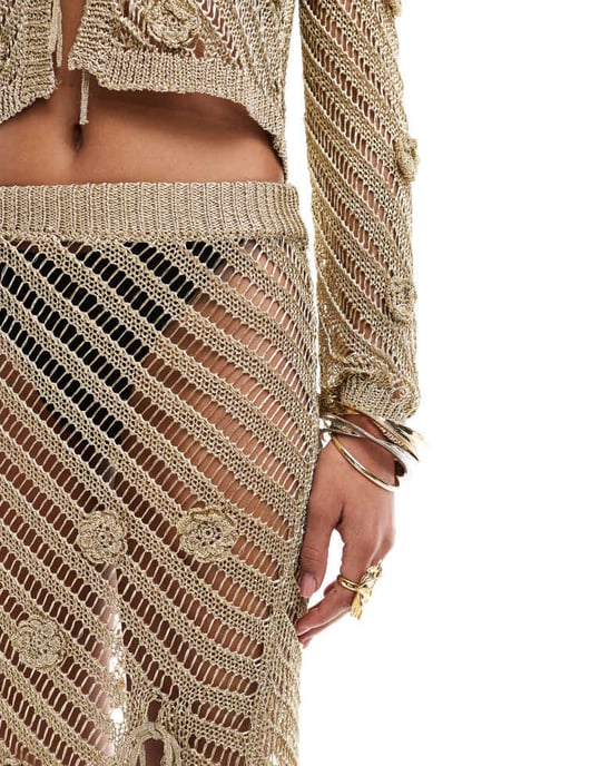 ASOS DESIGN stickad mini kjol i metallgarn med virkade blommor i matchande set - Image 4