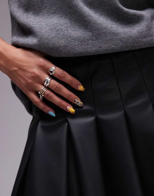 Topshop faux läder ren plisserad minikjol i svart - Image 4