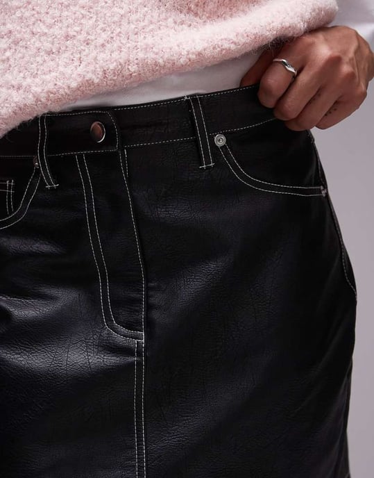 Topshop konstläder mini kjol i svart med kontrastsömmar - Image 4