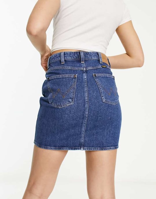 Wrangler hög midja momkjol i mellanblå denim - Image 2