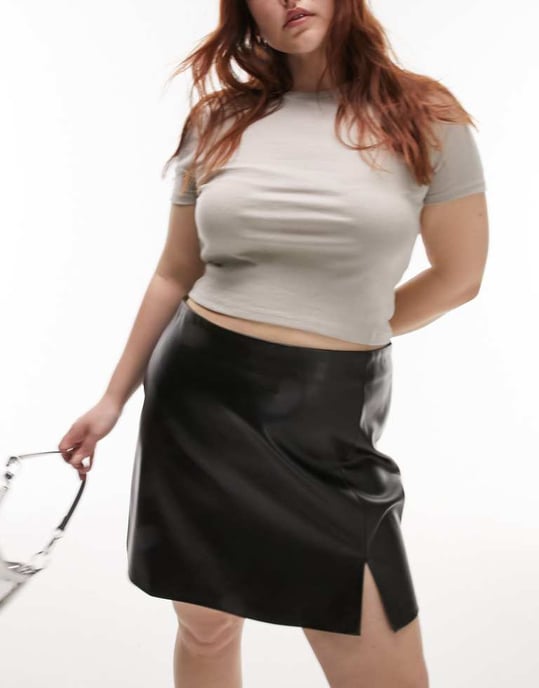 Topshop Curve läderlook mini kjol med spalt detaljer i svart - Image 4