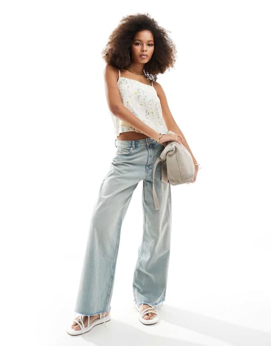 Vero Moda axelbandslös topp med vintage blommönster - Image 2