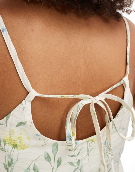 Vero Moda axelbandslös topp med vintage blommönster - Image 4