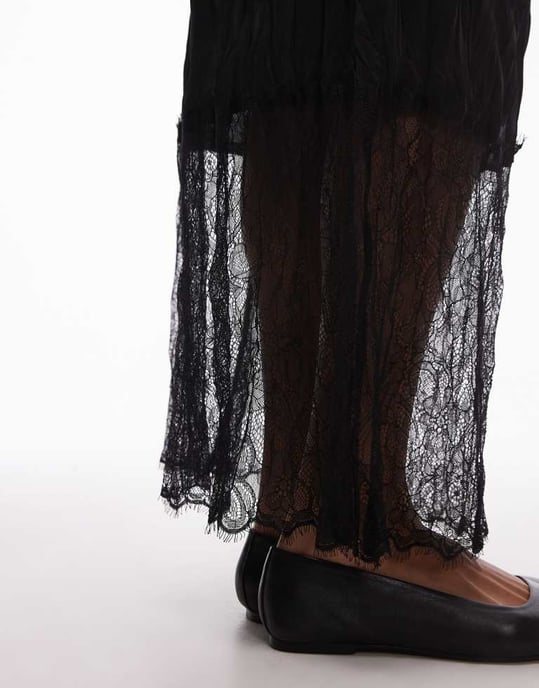 Topshop crinklad midikjol med spetsdetalj i svart - Image 4