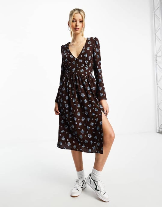 Monki långärmad midi med knapplist i brun blommig - Image 4