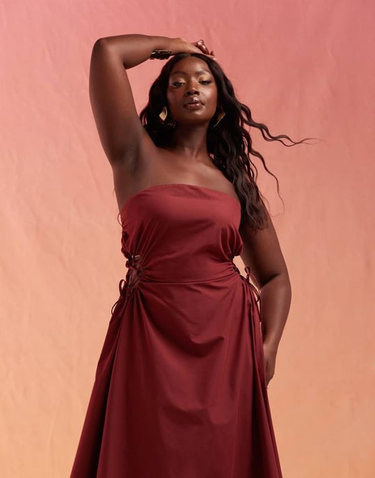 ASOS DESIGN Curve bandeau midi med gallerdetalj i midjan i bordeaux - Image 4
