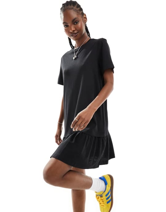 Monki jersey mini klänning med låg midja i svart - Image 1