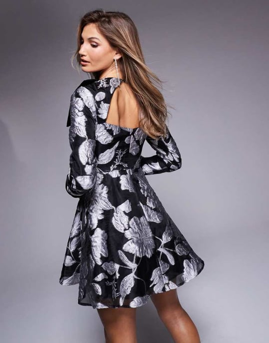 ASOS LUXE jacquard långärmad mini klänning med sammetsslips och dekorerade knappar i monochrom blomsterprint - Image 3