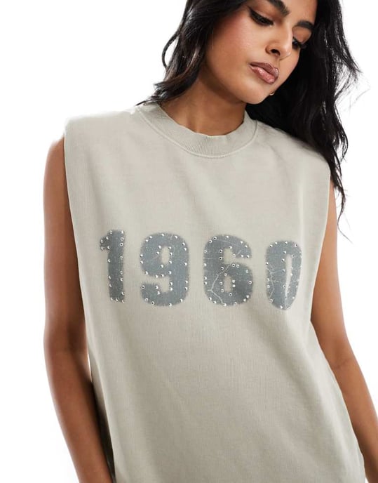 ASOS DESIGN 1960 tvättad axelvadd mini sweatshirtklänning i tvättad khaki - Image 2