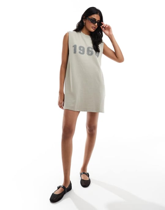ASOS DESIGN 1960 tvättad axelvadd mini sweatshirtklänning i tvättad khaki - Image 3