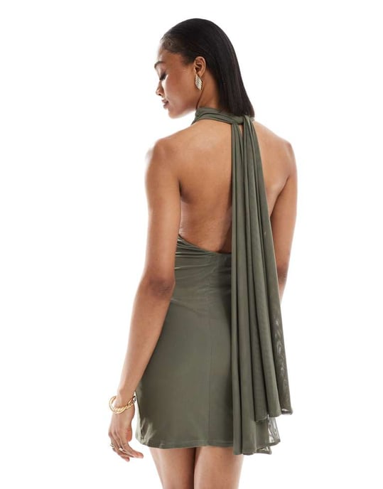 ASOS DESIGN Lång twist bustdetalj halterneck miniklänning med knytning i nacken i khaki - Image 3