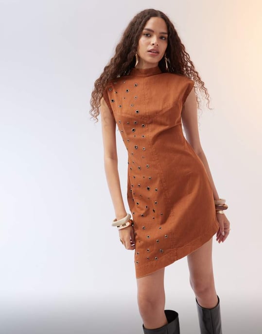ASOS DESIGN acid wash twill miniklänning med ögla i tan - Image 2