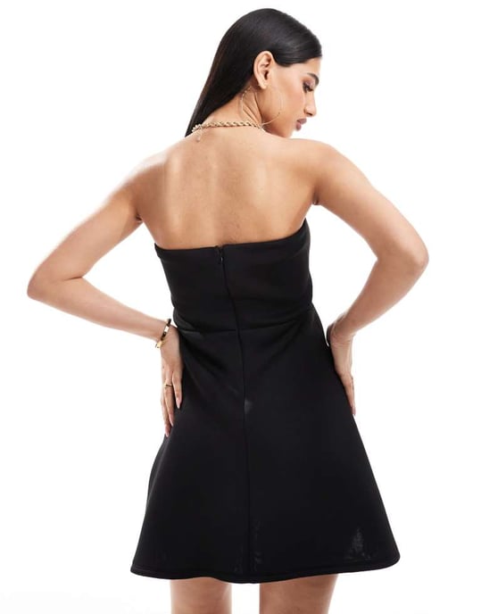 In The Style bandeau med fickdetalj strukturerad miniklänning i svart - Image 3
