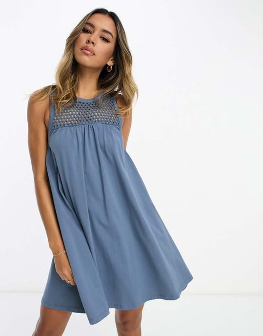 ASOS DESIGN ärmlös virkads hals mini-klänning i tvättad blå - Image 3