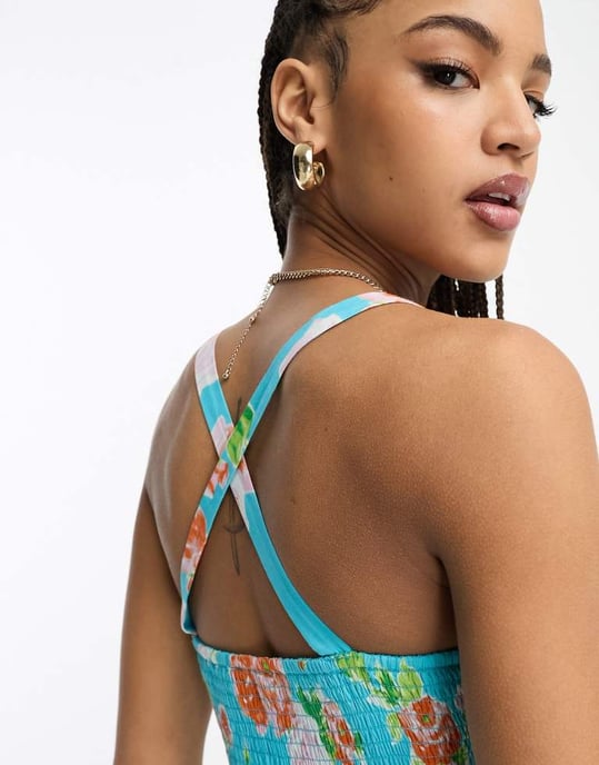 ASOS DESIGN plisserad midja korsett mini klänning i blått blommönster - Image 4