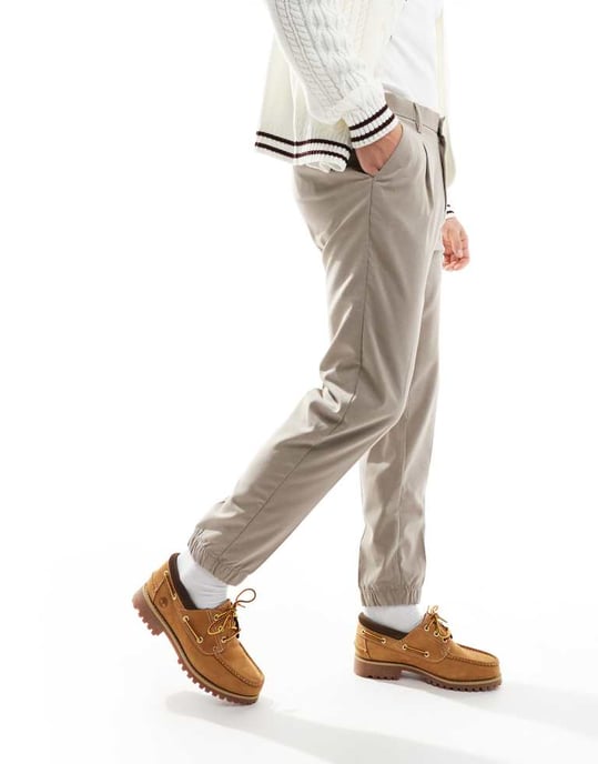 ASOS DESIGN tapered smartbyxor med joggermanschett i sten - Image 4