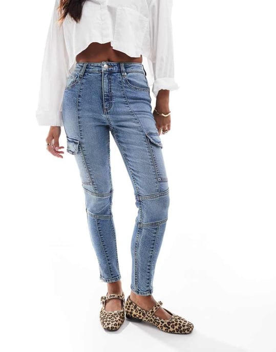Miss Selfridge Petite cargoskinnjeans i medelblå tvätt - Image 3