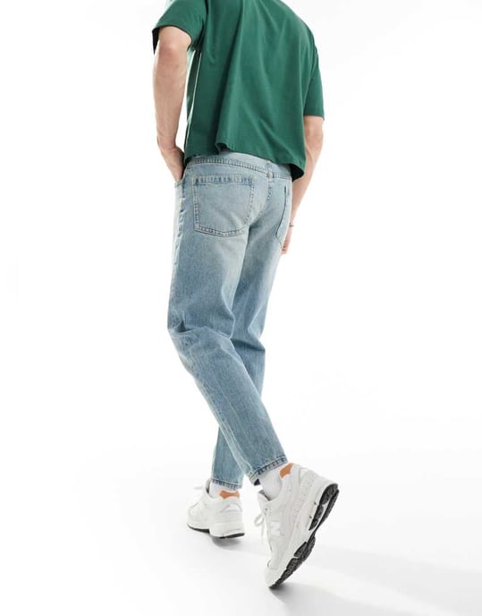 ASOS DESIGN tapered fit jeans med vintagefärg i ljusblå tvätt - Image 3