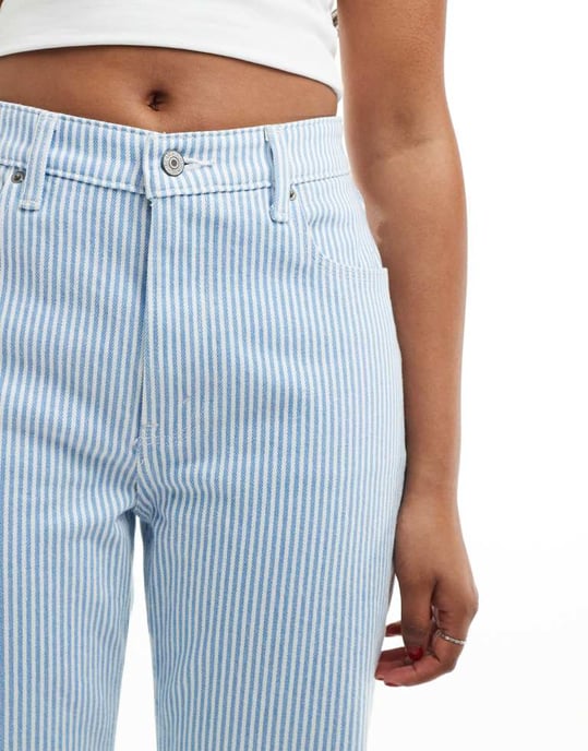 Abercrombie & Fitch Curve Love 90-tals avslappnad passform jeans i blå och vit rand - Image 4